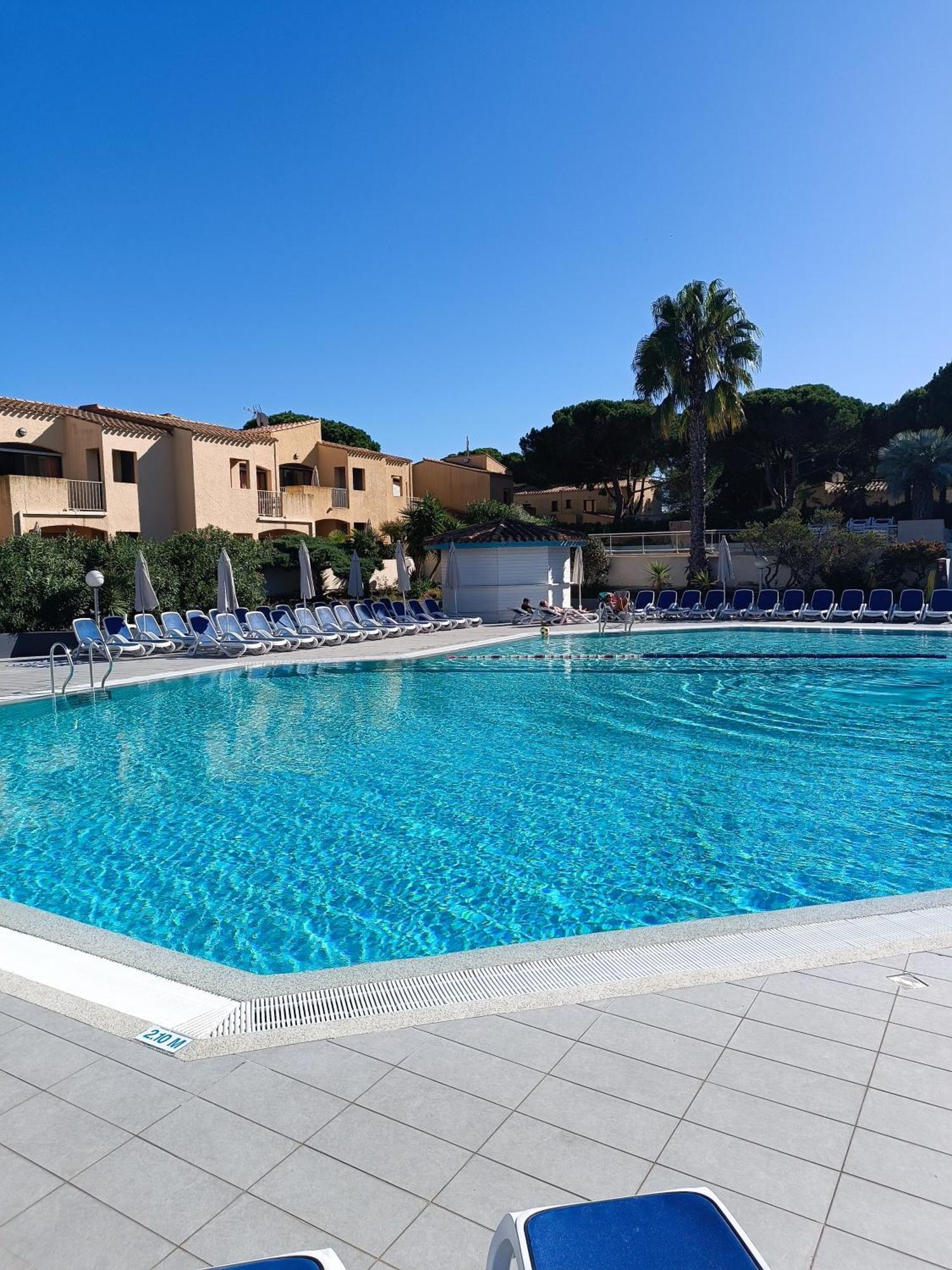 Studio Renove Dans Residence De Vacances Avec Grande Piscine Chauffee, Parking Et Terrasse Агд Экстерьер фото